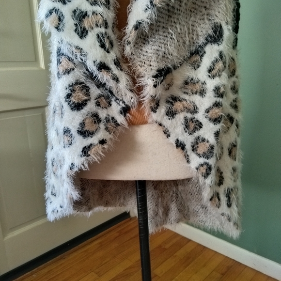 Cupio fuzzy animal print open front collar high low casual sweater vest top Sz L - Picture 4 of 11